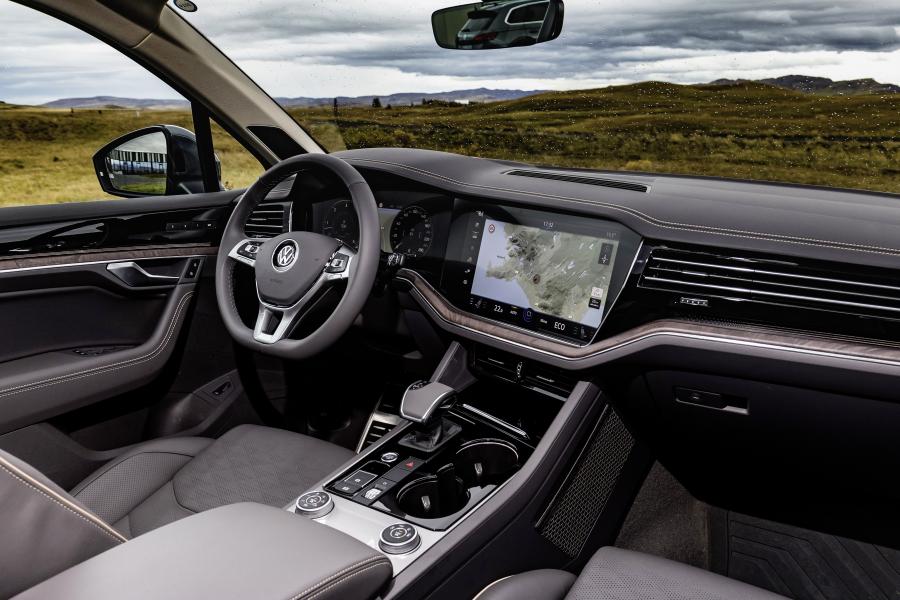 Торпедо Volkswagen Touareg V8 TDI 2019 года  (WW) (фото 31 из 40)